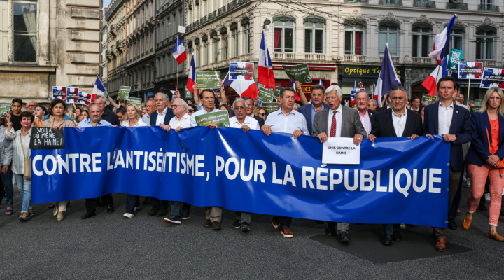 Irishman Who Threatened to Shoot Jewish Couple in France Gets Suspended Sentence, Sparking Outrage