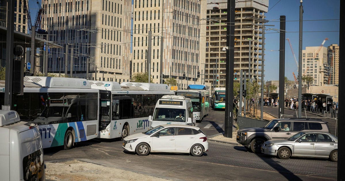 At least six Arab bus drivers attacked by Jewish youths, one suspect arrested