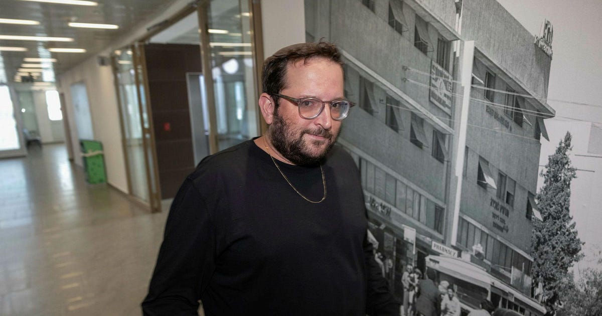Shin Bet begins examining data leaked from PM aide Urich’s phone, three weeks after Haaretz exposed breach