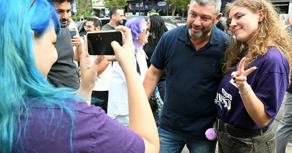 High voter turnout could push out smaller right-wing parties, hurting Netanyahu’s bloc