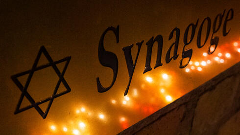 Jewish students block AfD politician at Halle synagogue memorial police probe ‘Nazi’ allegation