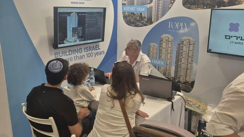 Jerusalem real estate fair draws 1,000 prospective olim amid global antisemitism surge