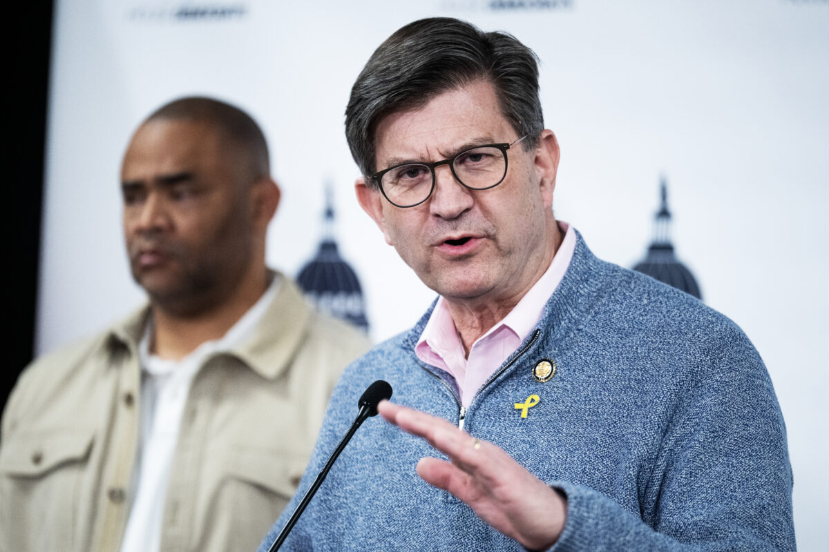 Brad Schneider says El-Sayed must ‘publicly condemn’ ‘gross, antisemitic’ ad