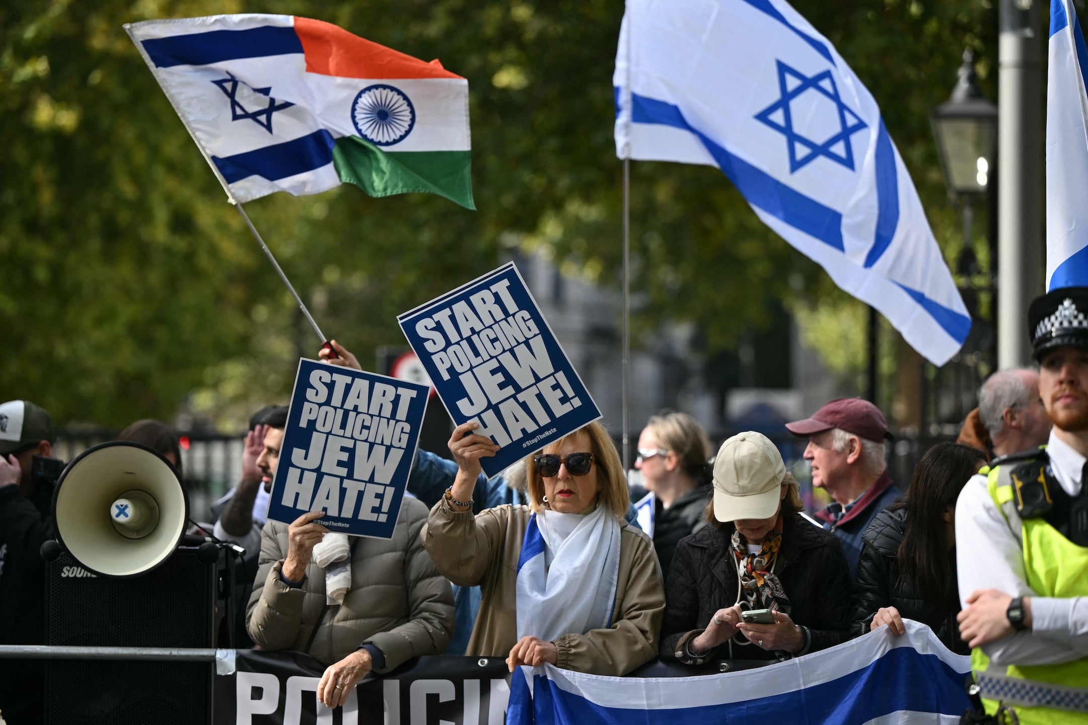 Recorded anti-Jewish hate crimes rise 10% in England and Wales