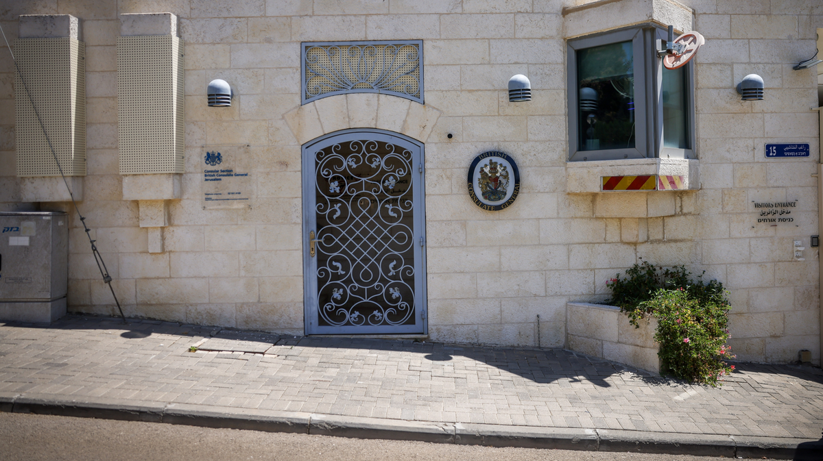 Israeli FM Sa’ar: UK may keep 7-member diplomat team in former consulate – EJP