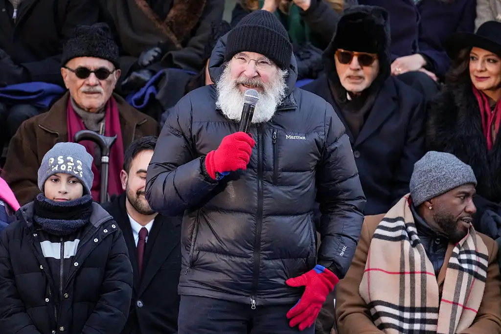 Mandy Patinkin urges Jews to vote for Abdul El-Sayed in Michigan midterms