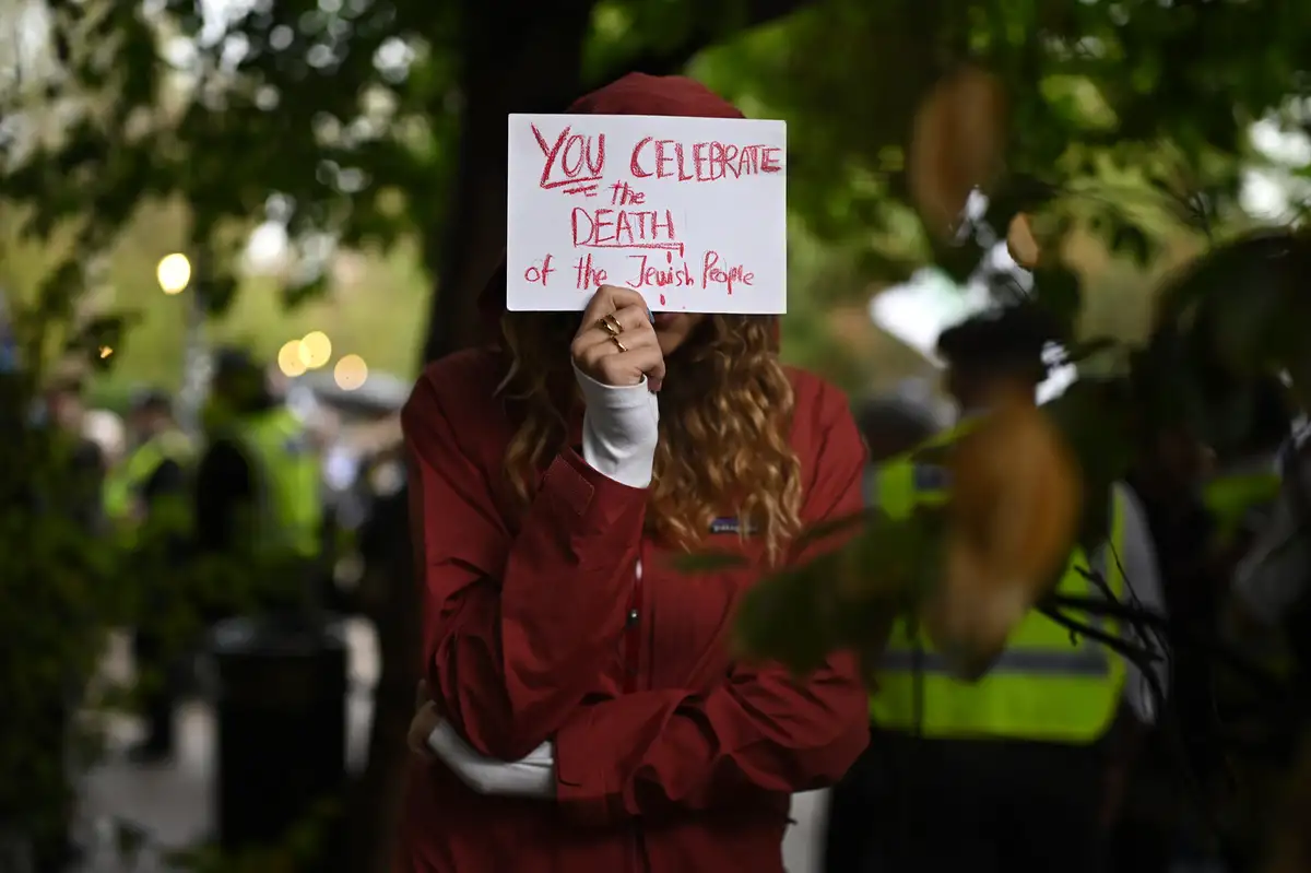 Antizionist antisemitism ‘institutionally embedded’ in public sector, new report warns