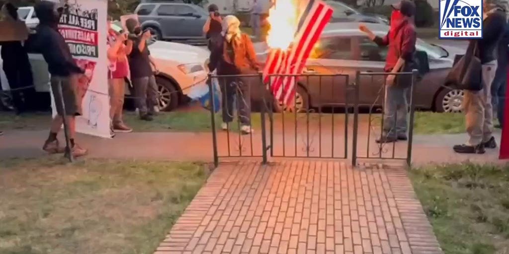 Oregon Jewish organization targeted by protesters | Fox News Video