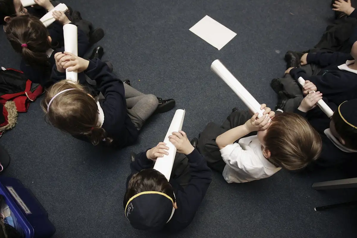 Schools need new teaching tools to cover Israel-Palestine conflict, says government-backed report on antisemitism in education