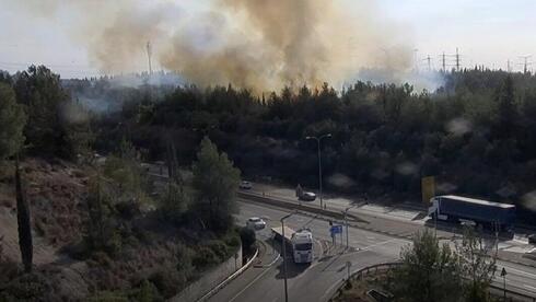 Highways closed, 400 hikers evacuated as wildfire spreads in central Israel
