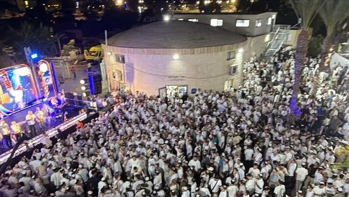 Second hakafot celebrations held across Israel as holiday season comes to end | Watch