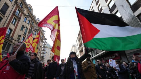 ‘We won’t transport weapons’: Dockworkers at over 100 ports strike over Israel