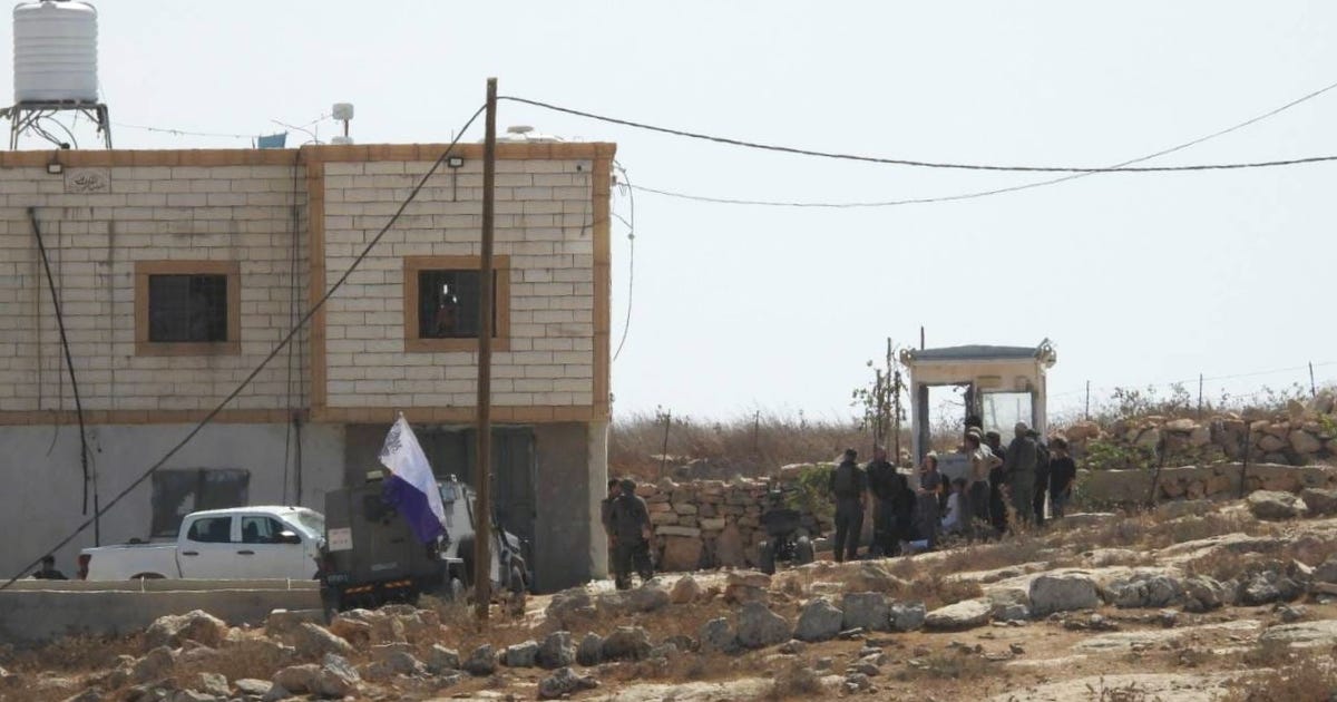 IDF failing to prevent Israeli settlers from beseiging a Palestinian family in West Bank